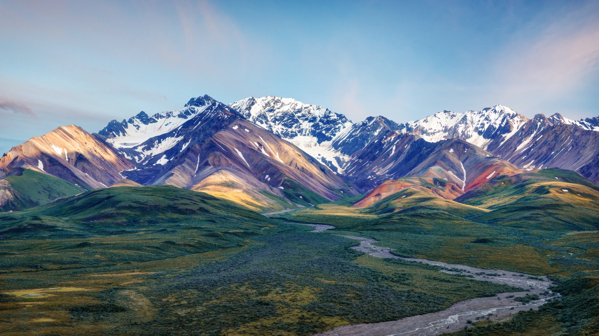 Scenic mountain landscape near Wasilla, Alaska — Majestic Homes