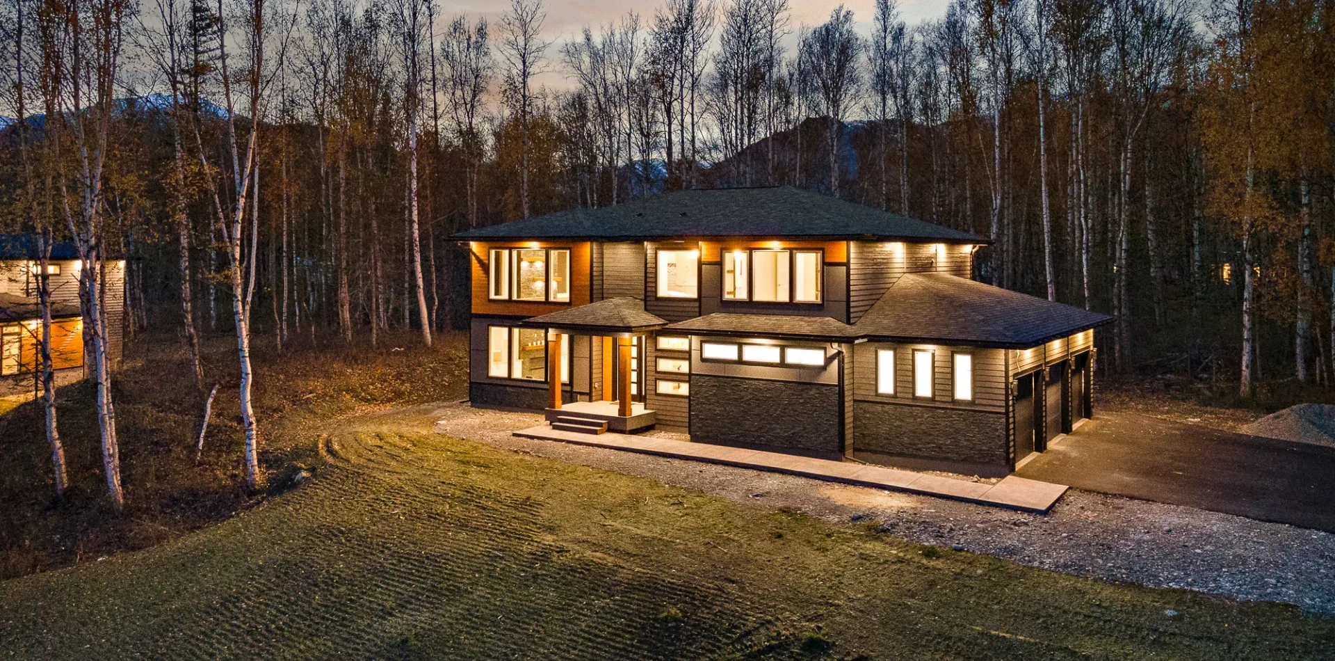 Scenic mountain landscape near Wasilla, Alaska — Majestic Homes